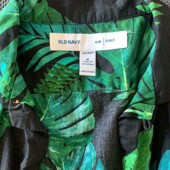 Men’s Old Navy Hawaiian Button Up Shirt - Picture 2 of 2